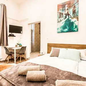  Apartament Amazon Near The Famous Party Boulevard